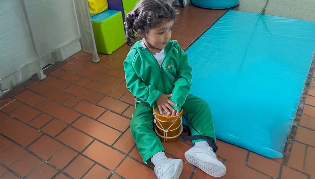 Qué importancia tienen las experiencias sensoriales en la primera infancia